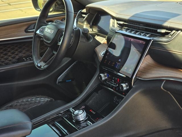 2022 Jeep Grand Cherokee Summit