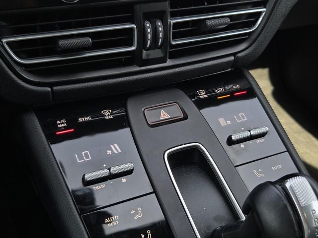 2023 Porsche Macan T