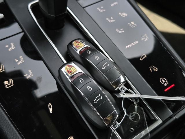 2023 Porsche Macan T